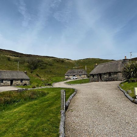 Tigh Phadraig At Marys Thatched Cottages Elgol Экстерьер фото