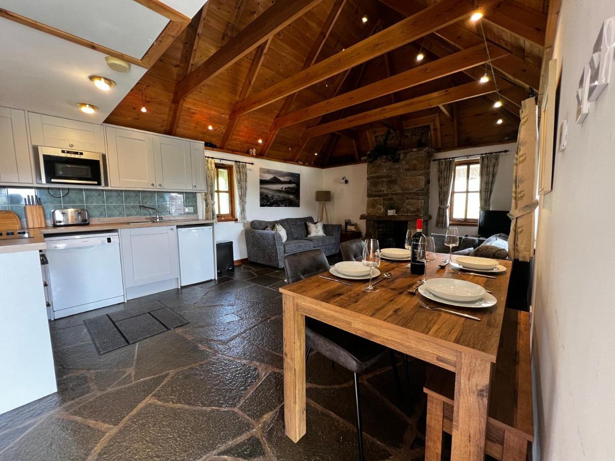 Tigh Phadraig At Marys Thatched Cottages Elgol Экстерьер фото