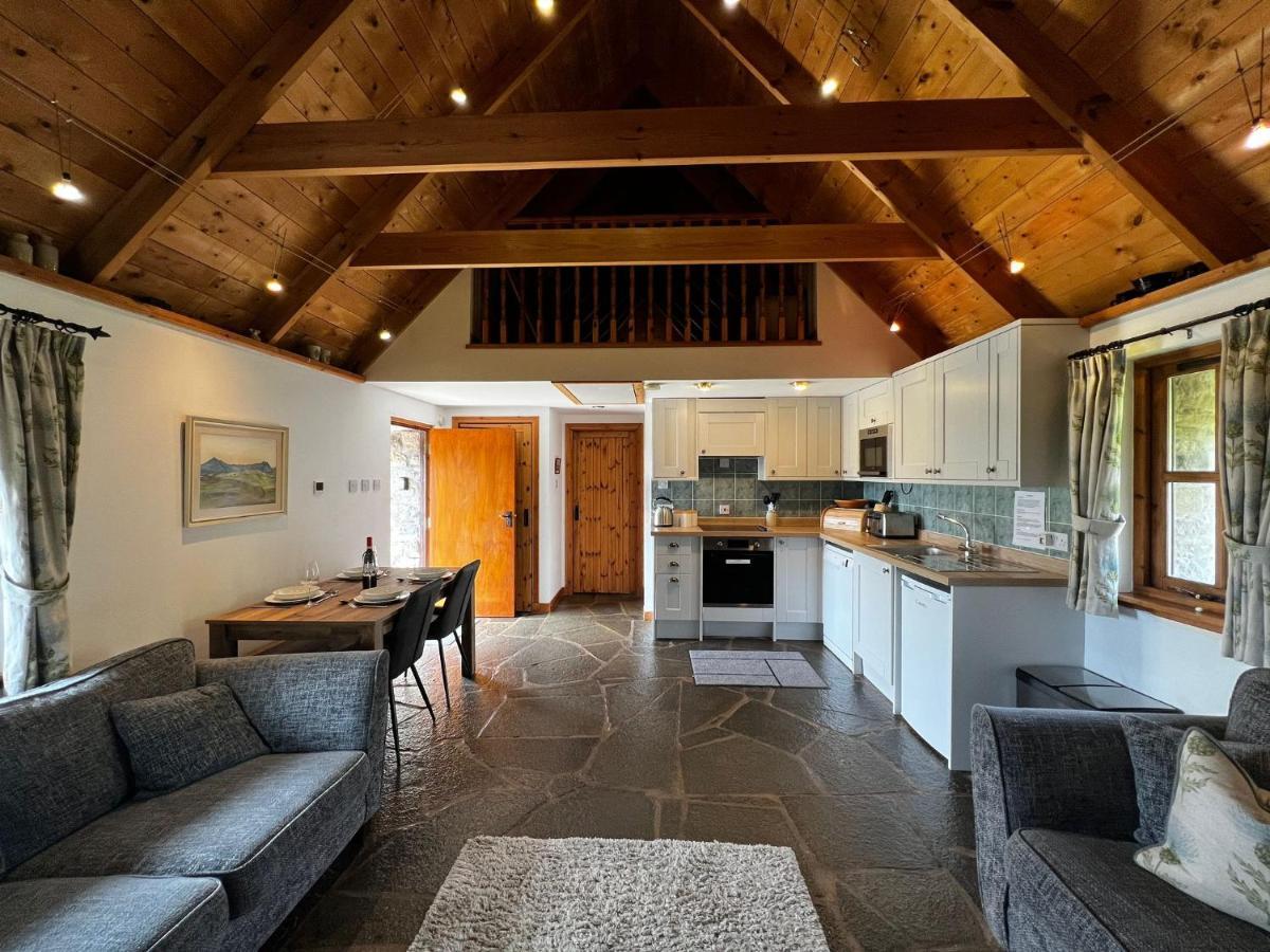 Tigh Phadraig At Marys Thatched Cottages Elgol Экстерьер фото